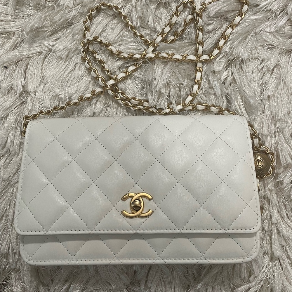 Chanel wallet on chain